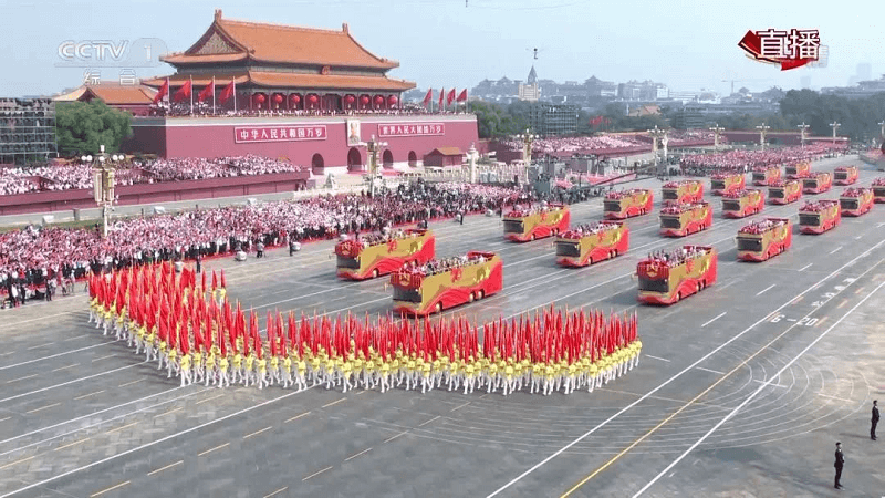 新中国成立70周年福田欧辉客车致敬礼宾车方队.png